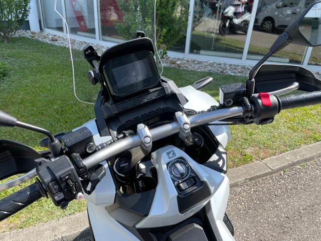 Honda - ADV 350 mit SMART Box