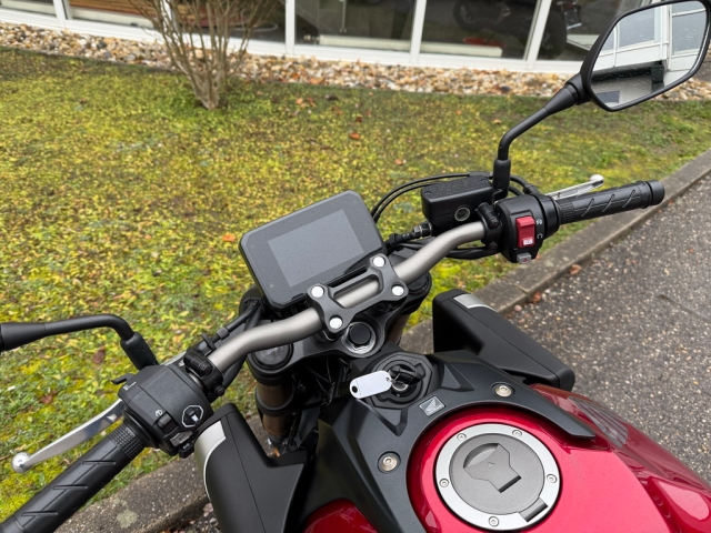 Honda - CB 650R E-CLUTCH