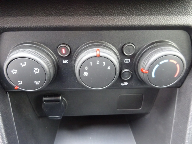 Dacia - SANDERO STEPWAY ESSENTIAL TCe 90 (1SEM6)