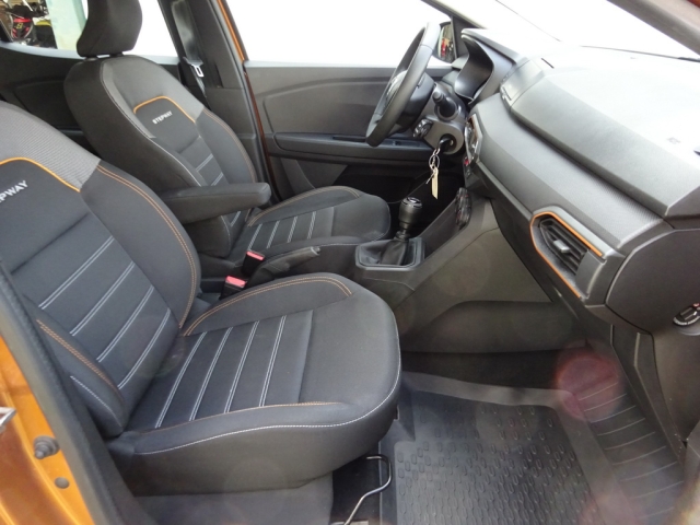 Dacia - SANDERO STEPWAY ESSENTIAL TCe 90 (1SEM6)