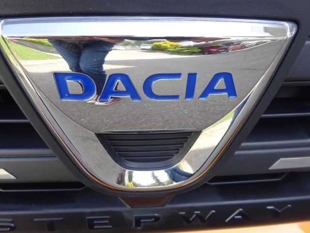 Dacia - SANDERO STEPWAY ESSENTIAL TCe 90 (1SEM6)