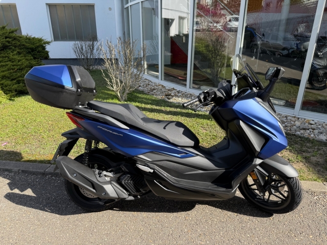 Honda - FORZA 125 mit SMART Top-Box