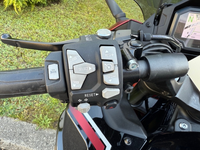 Kawasaki - NINJA 1000SX