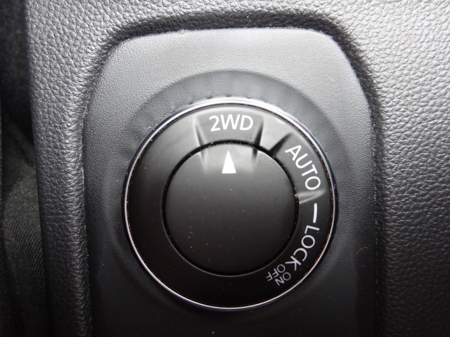 Dacia - DUSTER CELEBRATION TCe 150 PF 4WD (3SA3X)
