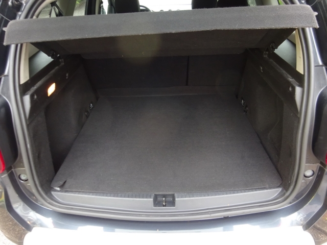 Dacia - DUSTER CELEBRATION TCe 150 PF 4WD (3SA3X)