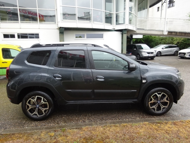 Dacia - DUSTER CELEBRATION TCe 150 PF 4WD (3SA3X)