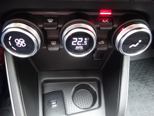 Dacia - DUSTER CELEBRATION TCe 150 PF 4WD (3SA3X)