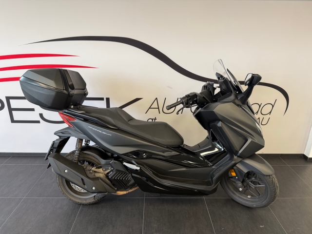 Honda - FORZA 125 mit SMART Top-Box