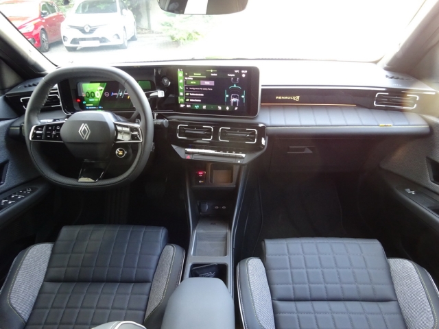 Renault - RENAULT 4 E-TECH ELECTRIC Iconic 150 PS comfort range