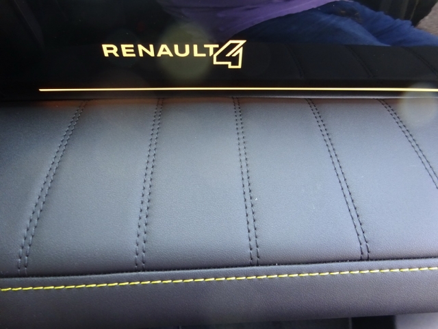 Renault - RENAULT 4 E-TECH ELECTRIC Iconic 150 PS comfort range