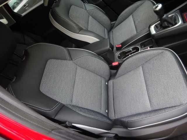 Renault - CAPTUR INTENS TCe 100