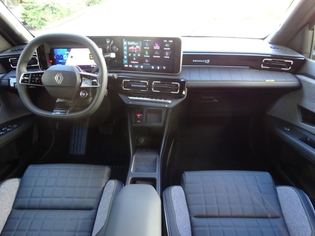 Renault - RENAULT 4 E-TECH ELECTRIC Iconic 150 PS comfort range