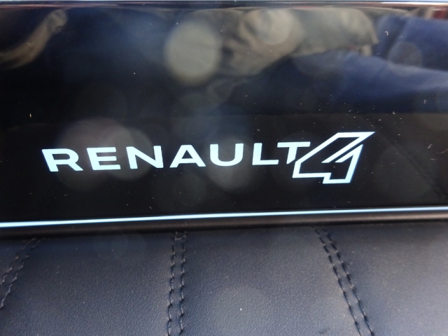 Renault - RENAULT 4 E-TECH ELECTRIC Iconic 150 PS comfort range