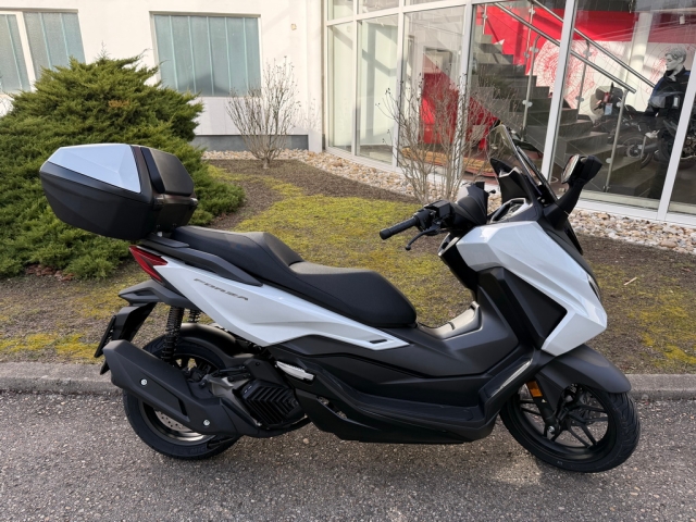 Honda - FORZA 125 mit SMART Top-Box
