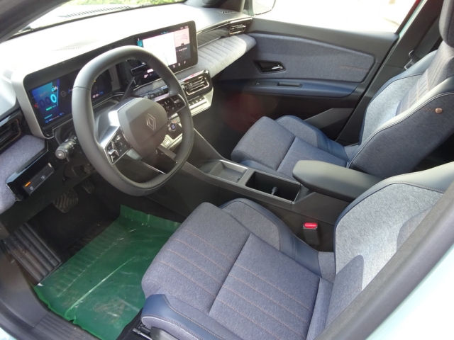 Renault - RENAULT 4 E-TECH ELECTRIC Techno 150 PS comfort range