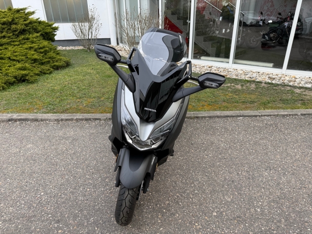 Honda - Forza 300 mit SMART Top-Box