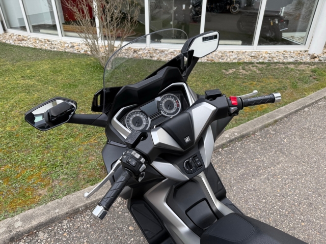 Honda - Forza 300 mit SMART Top-Box