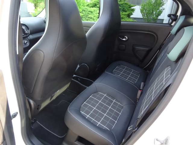 Renault - TWINGO III La Parisienne TCe 90 EDC EURO6-b