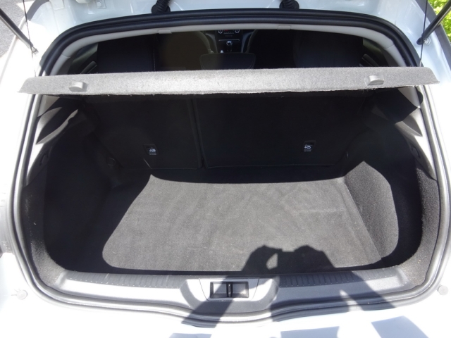 Renault - MEGANE Limited TCe 100