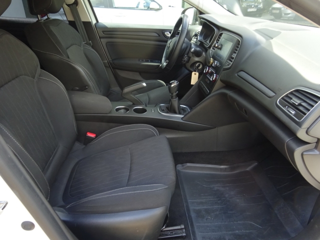 Renault - MEGANE Limited TCe 100