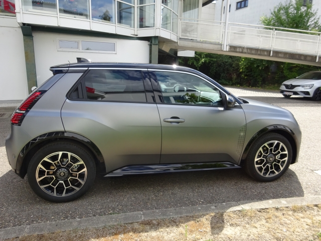 Renault - R5 E-Tech Electric Roland Garros