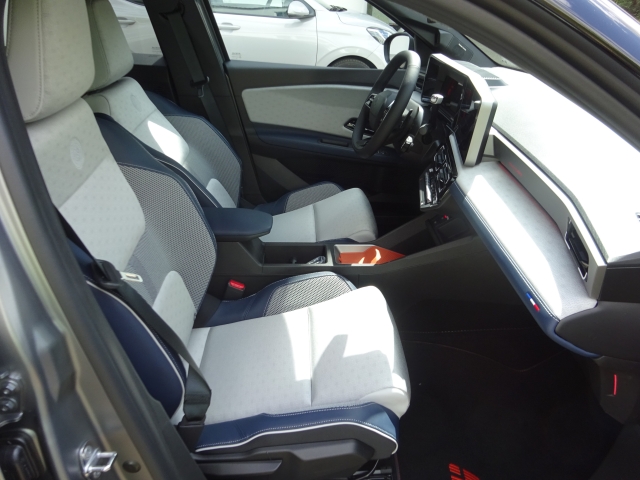 Renault - R5 E-Tech Electric Roland Garros