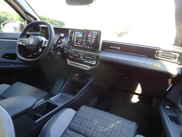 Renault - RENAULT 4 E-TECH ELECTRIC Iconic 150 PS comfort range