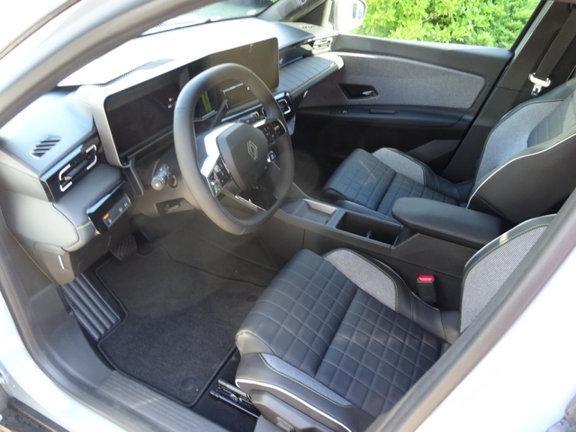Renault - RENAULT 4 E-TECH ELECTRIC Iconic 150 PS comfort range