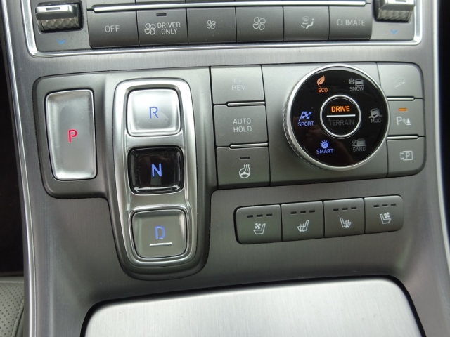 Hyundai - Santa Fe PHEV Luxury Line 1,6 T-GDi PHEV 4WD AT s1