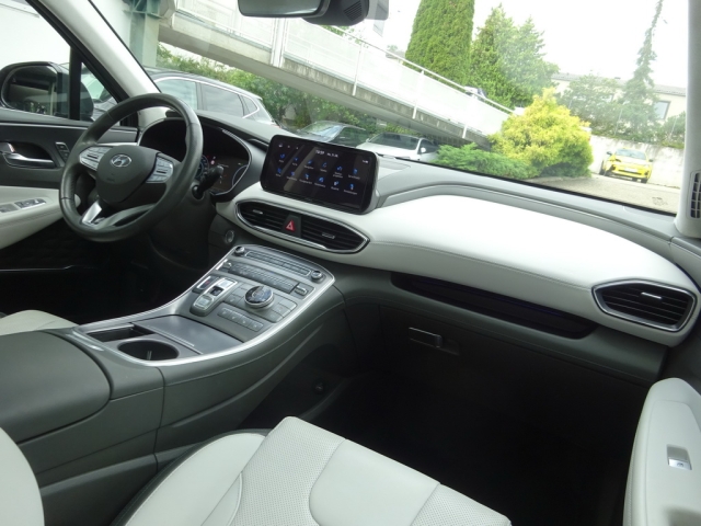 Hyundai - Santa Fe PHEV Luxury Line 1,6 T-GDi PHEV 4WD AT s1