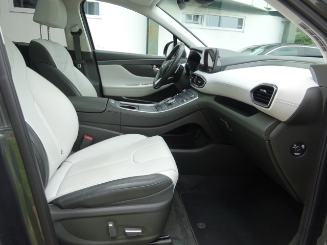Hyundai - Santa Fe PHEV Luxury Line 1,6 T-GDi PHEV 4WD AT s1