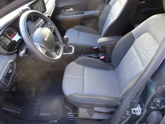 Dacia - SANDERO STEPWAY EXTREME+ TCe 90 (STVB M6 6U S)