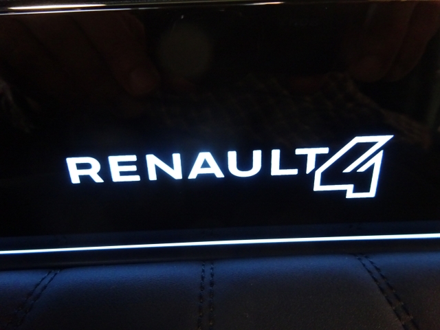 Renault - RENAULT 4 E-TECH ELECTRIC Iconic plein sud®